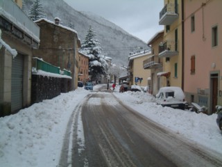  Image name: molino innevato5.JPG 
 width: 320 pixel 
 height: 240 pixel 
 Size: 22069 bytes 
 Click to enlarge 